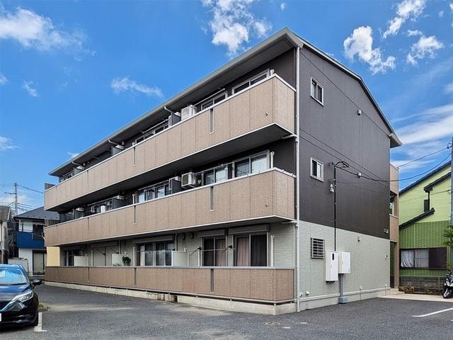 八潮駅よりバス10分 築16年6ヶ月 3階建の賃貸物件