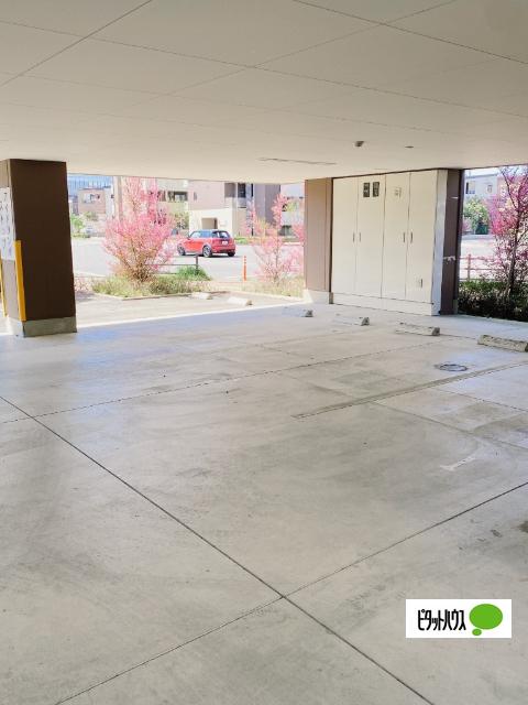 セナリオフォルム三郷中央（401） 駐車場