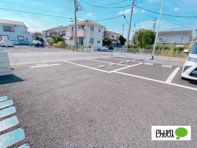 リーブルファイン三郷新和Ⅲ 2号棟 駐車場