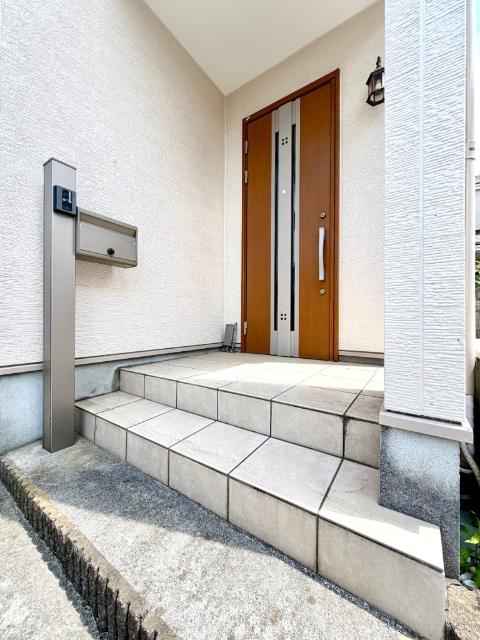 三郷市新和四丁目　中古戸建 エントランス