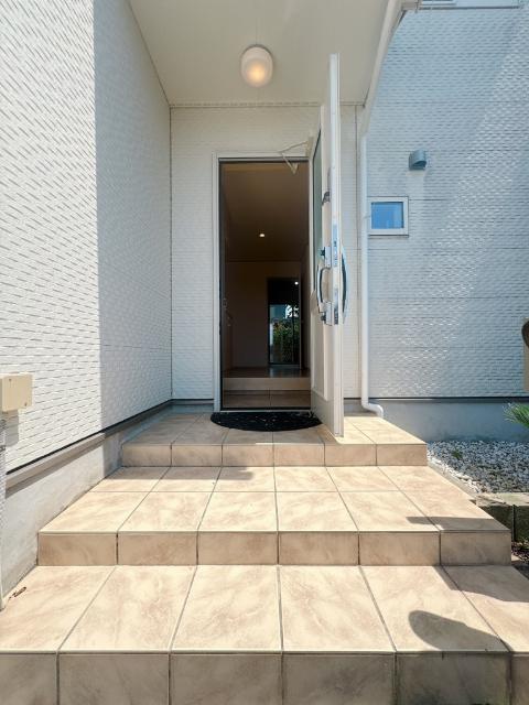 三郷市鷹野中古戸建 エントランス