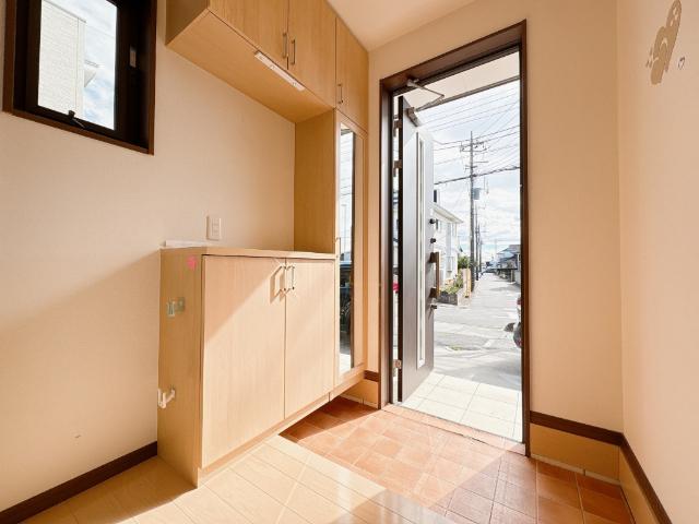 三郷市彦成二丁目　中古戸建 玄関