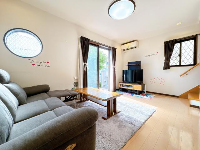 三郷市彦成二丁目　中古戸建 リビング