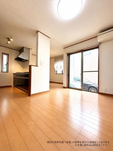 三郷市番匠免中古戸建 リビング