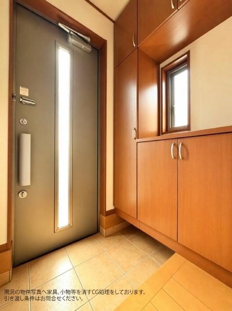 三郷市番匠免中古戸建 玄関