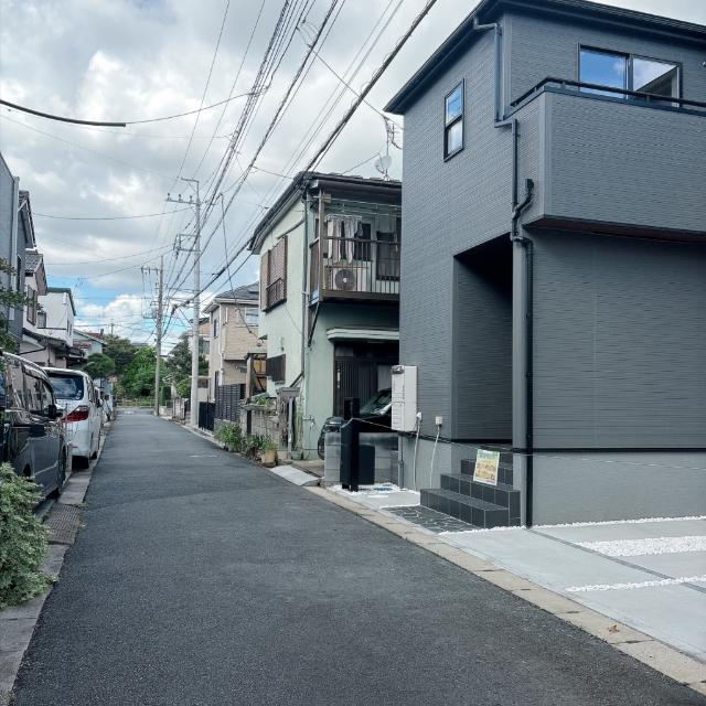 三郷市寄巻新築戸建 前面道路含む現地写真