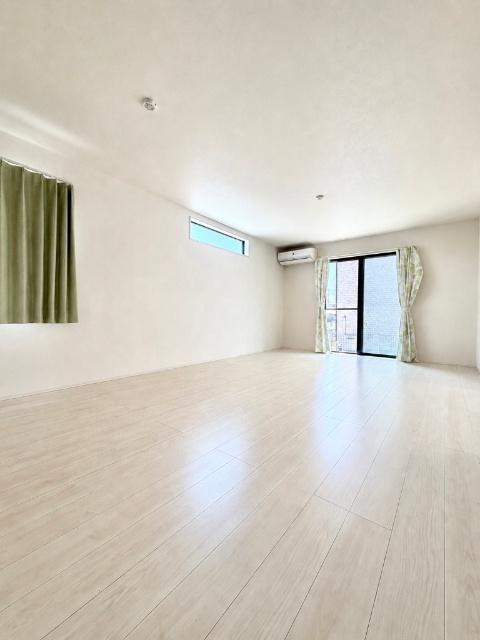 新和三丁目中古戸建 リビング