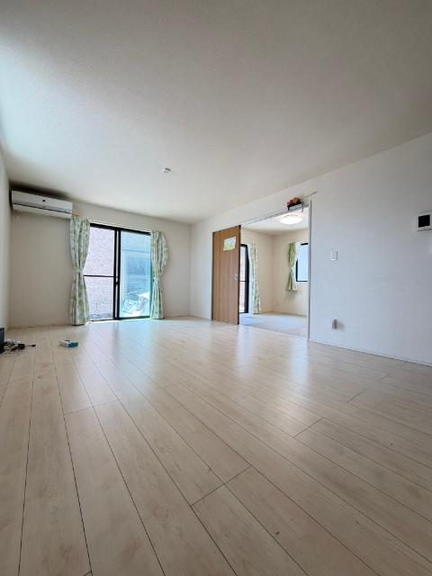 新和三丁目中古戸建 リビング