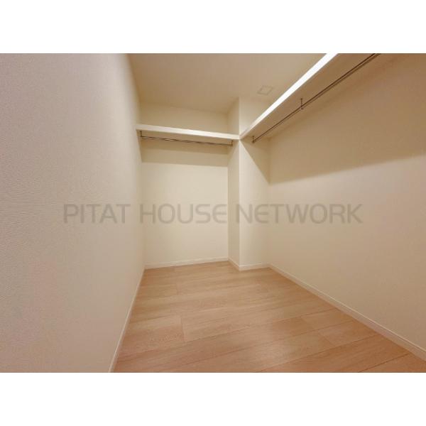 広々としたウォークインクローゼット♪