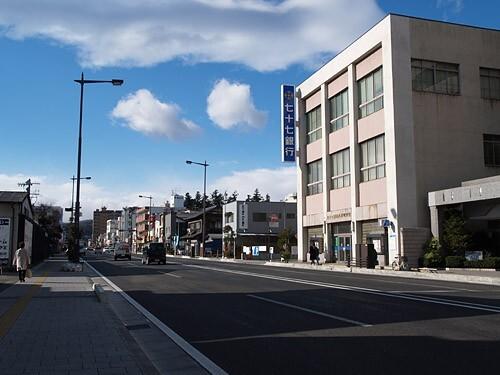七十七銀行八幡町支店：633m