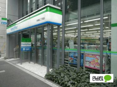 ファミリーマート内神田二丁目店：94m