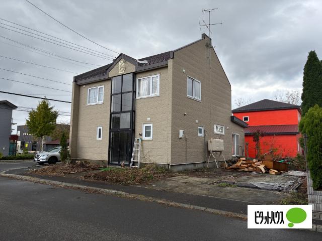 角地で分かり易い場所です