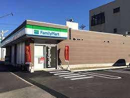 ファミリーマート杉村一丁目店：215m