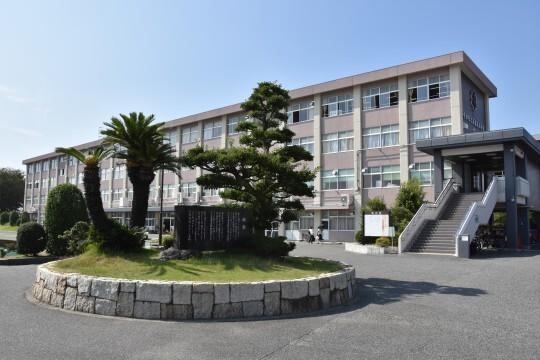 愛知県立西春高校：1797m