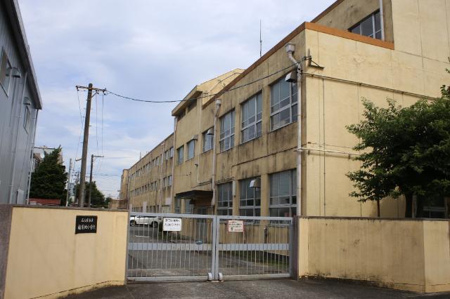 名古屋市立稲葉地小学校：303m