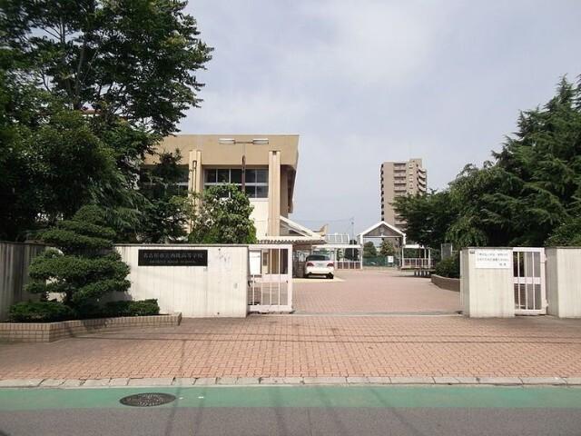 名古屋市立西陵高校：558m