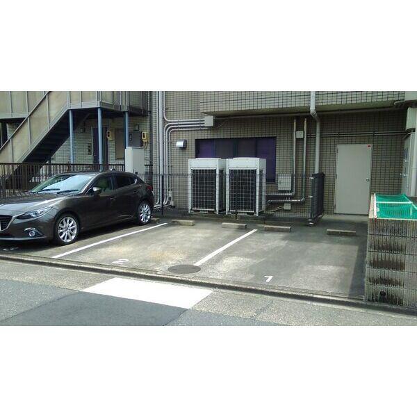 グランドール横前（202） 駐車場
