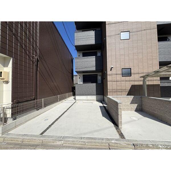 Cherim 本陣十王町 South（104） 駐車場