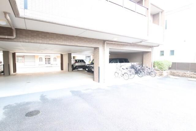 プランドール笠取（303） 駐車場