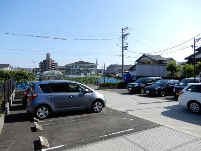 トロアスール（206） 駐車場