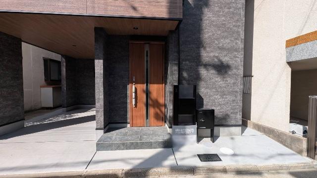 玄関ポーチ周り