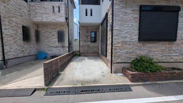 高槻市下田部町一丁目　中古戸建 駐車場