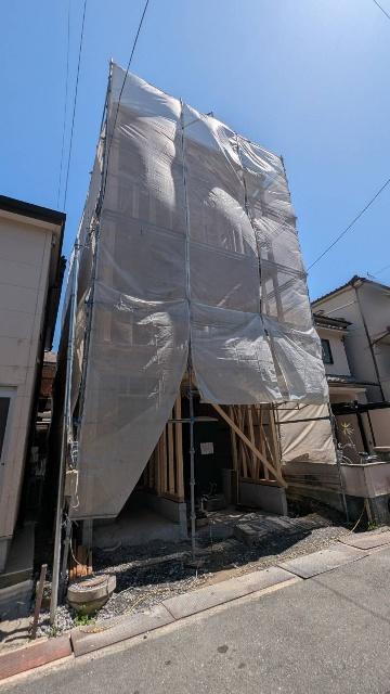 交通量の少ない静かな住宅街です