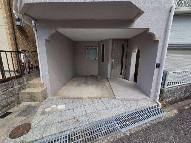 高槻市塚脇一丁目　中古戸建 駐車場