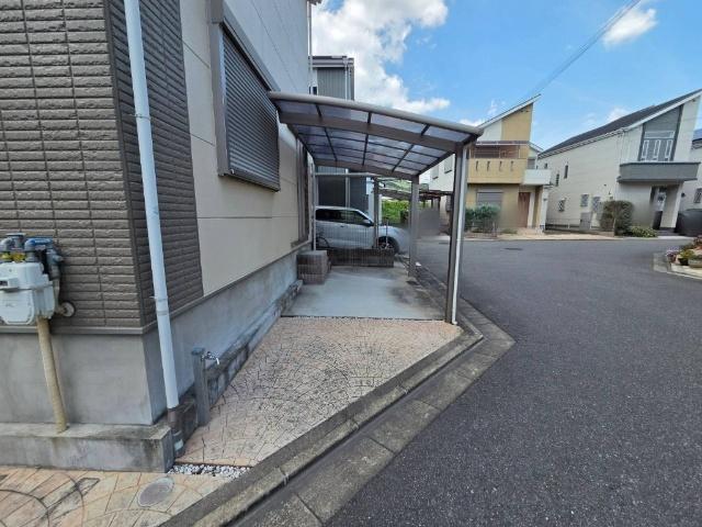 高槻市萩之庄三丁目　中古戸建 駐車場