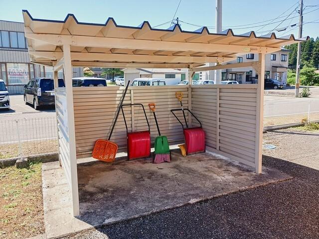 メゾン・ド・サンフラワー（101） 駐車場