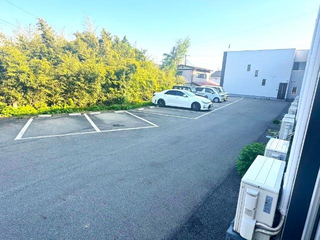 ラフィネ千秋城下町（210） 駐車場