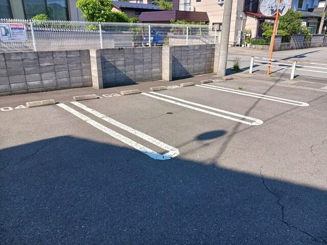 ウイスタプラス（103） 駐車場