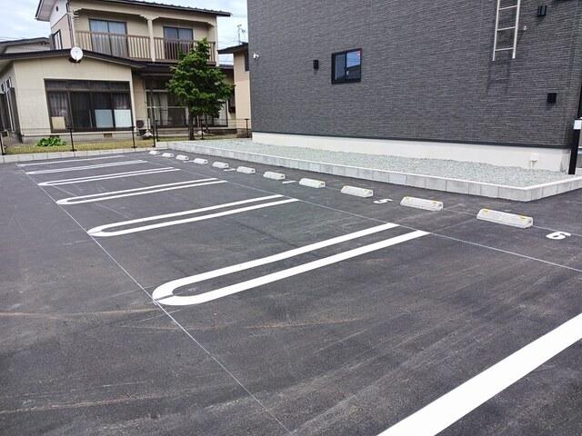 ヒカルサ仁井田（105） 駐車場