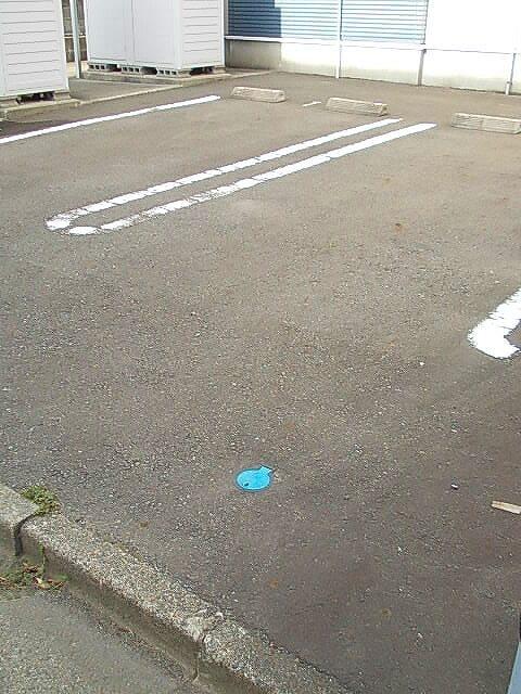 ドムス広面（201） 駐車場