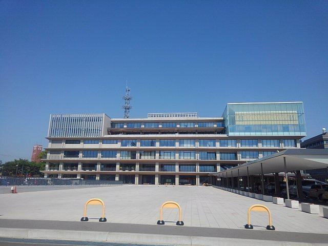 秋田市役所：735m