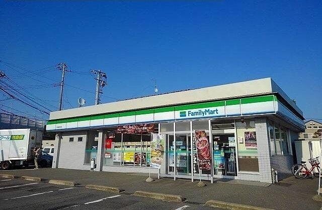 ファミリーマート 秋田高校前店：550m