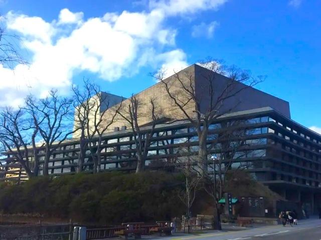 あきた芸術劇場ミルハス：673m