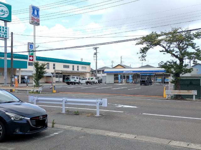 ローソン秋田土崎港東四丁目店：27m