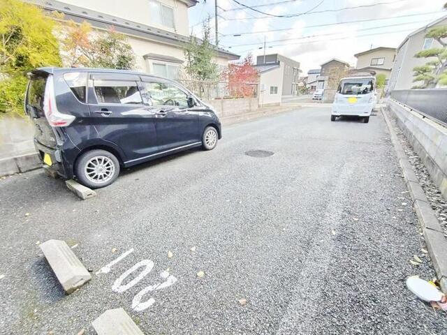 メゾンしみず（102） 駐車場