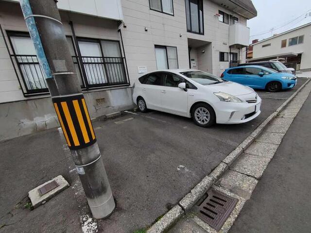 川の辺ハイツ（206） 駐車場