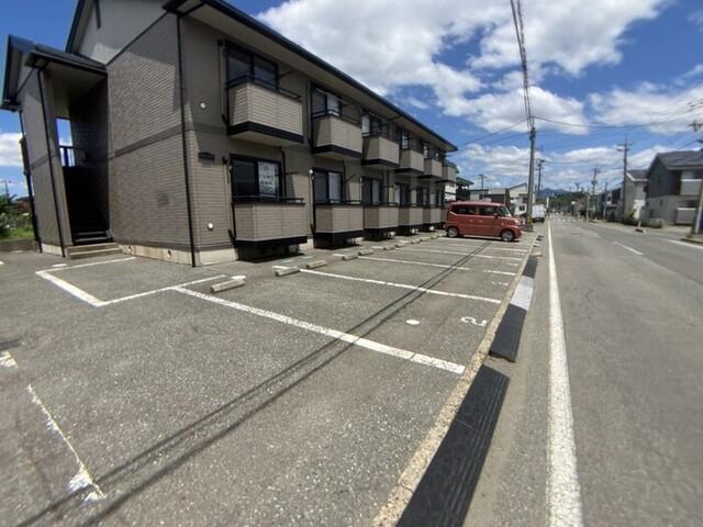 アドニスエステート（203） 駐車場