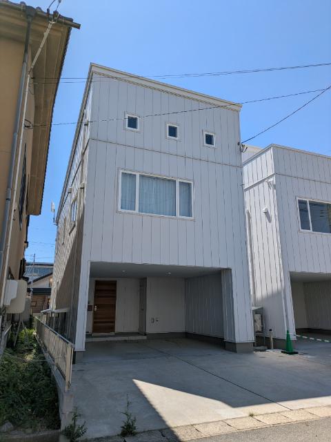 広々小屋裏収納とガレージ付きの2SLDK！