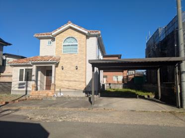 カーポート2台分有り