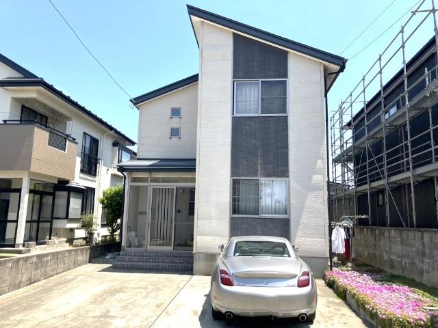国道13号まで車で1分の立地