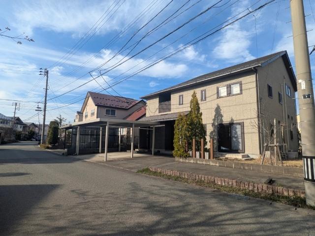 4台駐車可能！(うちカーポート2台)