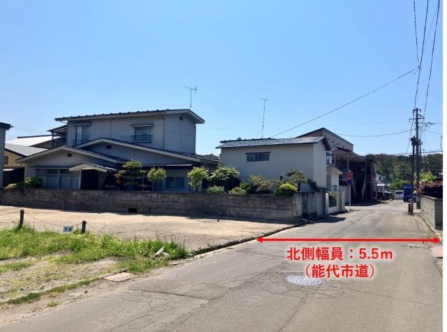 前面道路は北側幅員5.5ｍ（能代市道）です