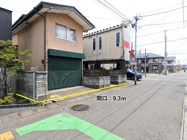 前面道路に9.3ｍ接道しています
