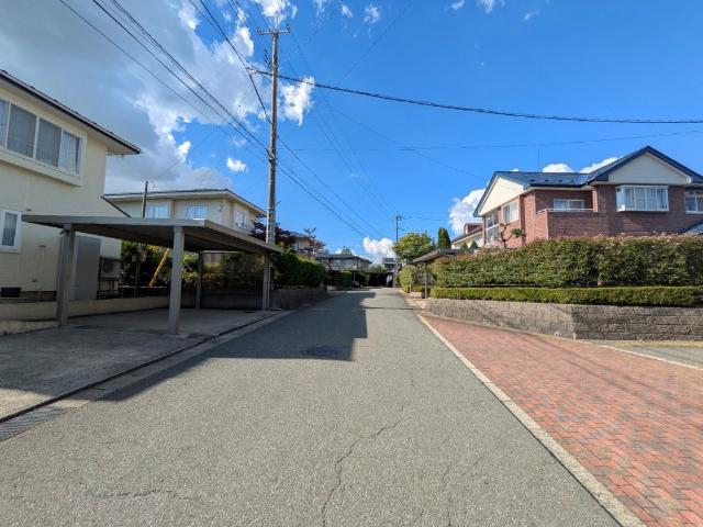 西側6ｍ（秋田市道）に約12ｍ接道しています