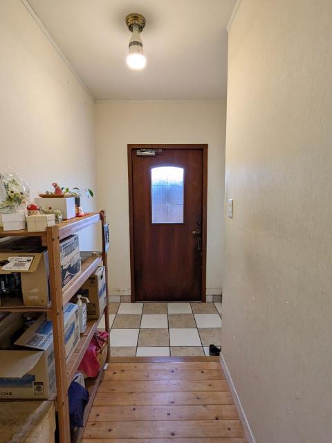秋田市濁川字後田　中古住宅 玄関