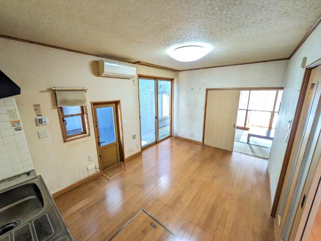 秋田市手形字西谷地　中古住宅 リビング